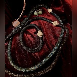 Beautiful Pre-owned Nice fashion jewelry lot